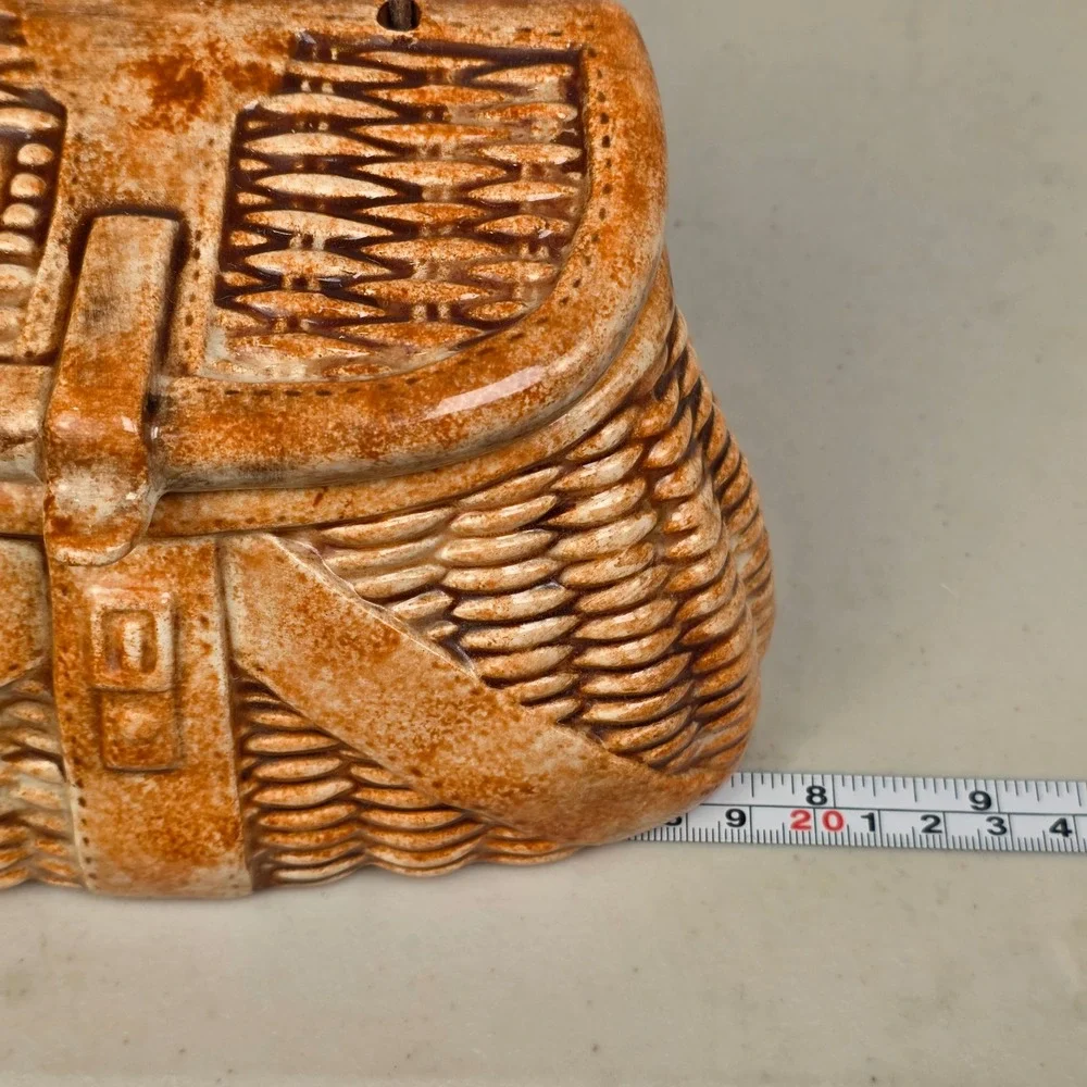 VTG Arnel's Pottery Ceramic Texture Lid Fishing Creel‎ Basket Brown Wicker 3D